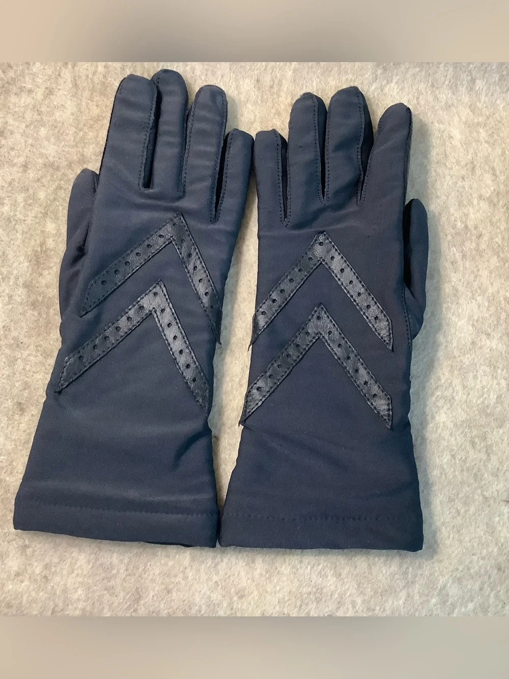 3 pair Vintage Isotoner women’s sized SMALL driving gloves